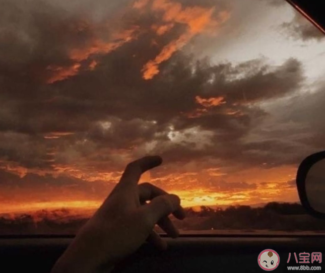 男生眼里的白月光是一個(gè)怎么樣的存在 男生心中的白月光真的無法代替嗎