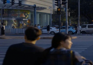 諷刺性極強的文案扎心句子 諷刺性極強的現實扎心說說句子