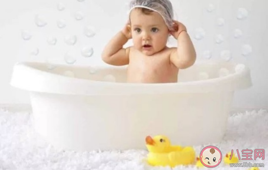 寶寶多大可以用洗發水沐浴露 剛出生的寶寶可以用嗎