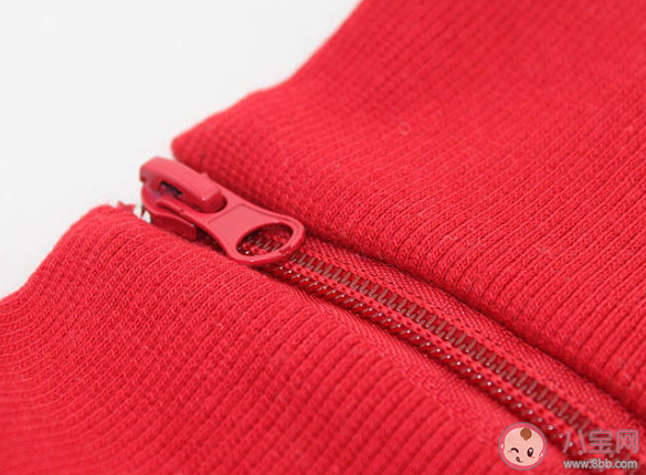 女子眼皮被拉鏈夾住求助消防 日常穿脫衣服時(shí)要注意些什么