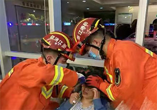 女子眼皮被拉鏈夾住求助消防 日常穿脫衣服時要注意些什么