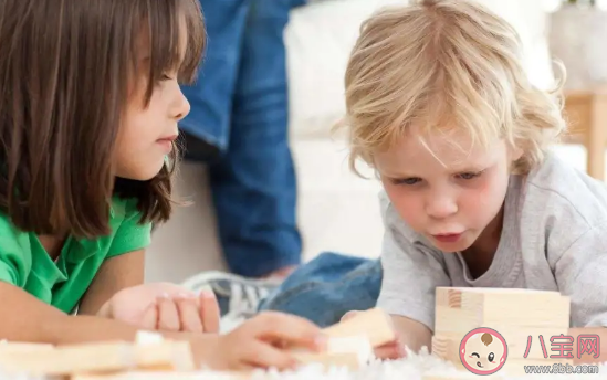 自閉癥早期的五不行為 自閉癥孩子有哪些前兆