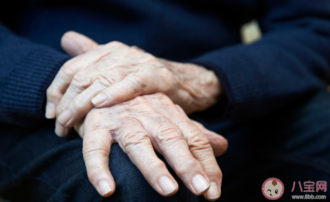 出現手抖是帕金森病嗎 得了帕金森病有哪些癥狀表現