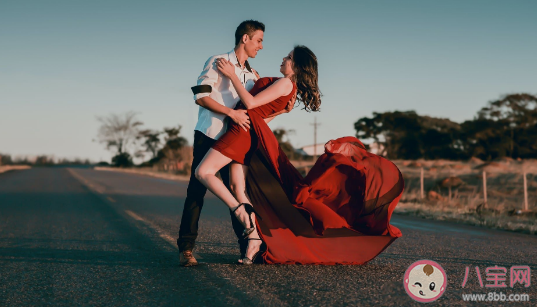 怎么做才能吸引對方念念不忘 戀愛中提升吸引力的方法