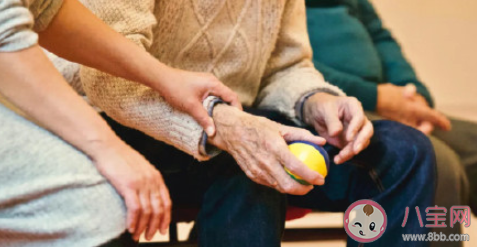 長輩沉迷直播間購物應(yīng)該勸阻嗎 長輩們?yōu)楹螘撩灾辈ラg購物 長輩沉迷直播間購物應(yīng)該勸阻嗎 長輩們?yōu)楹螘撩灾辈ラg購物