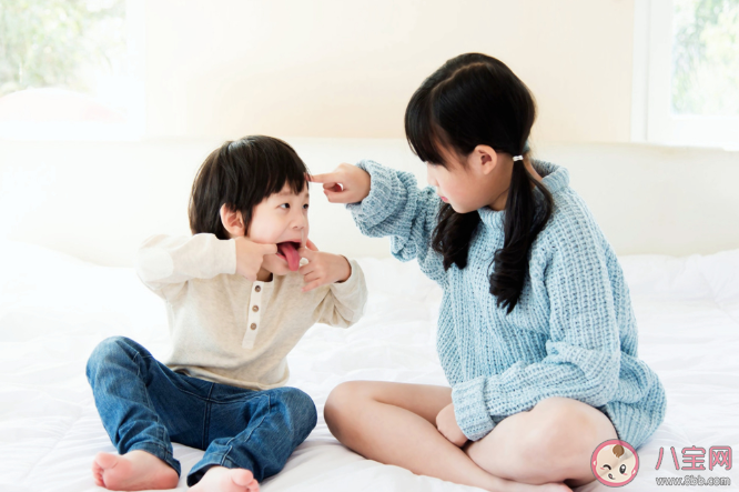 姐姐就該讓著弟弟嗎 如何平衡姐姐和弟弟的關系 姐姐就該讓著弟弟嗎 如何平衡姐姐和弟弟的關系