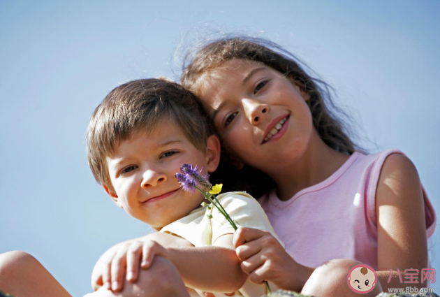 姐姐就該讓著弟弟嗎 如何平衡姐姐和弟弟的關系 姐姐就該讓著弟弟嗎 如何平衡姐姐和弟弟的關系