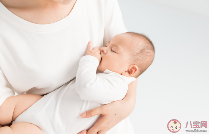 正確的抱娃姿勢是怎樣的 不同年齡段抱娃多長時間
