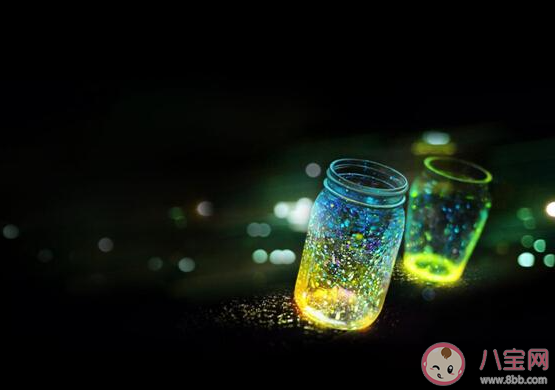 第一次見到螢火蟲的朋友圈怎么發 第一次見到螢火蟲的朋友圈說說