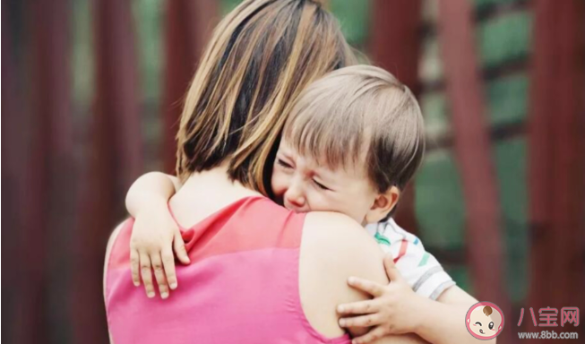 怎么讓孩子在公眾場合快速安靜下來 孩子在公共場合哭鬧怎么應對 怎么讓孩子在公眾場合快速安靜下來 孩子在公共場合哭鬧怎么應對