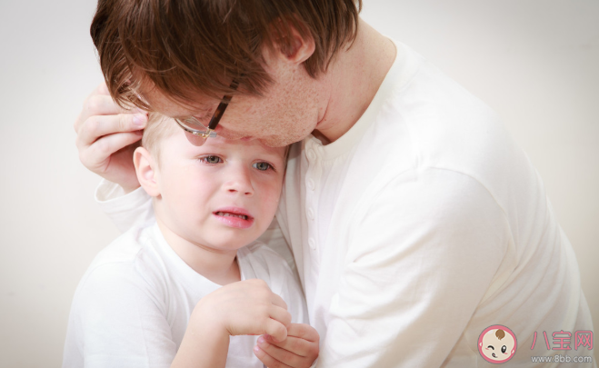 怎么讓孩子在公眾場合快速安靜下來 孩子在公共場合哭鬧怎么應對 怎么讓孩子在公眾場合快速安靜下來 孩子在公共場合哭鬧怎么應對