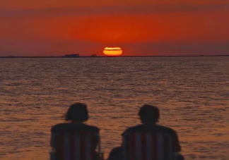 有哪些關于人間清醒的文案句子 形容人間清醒現實文案配圖說說