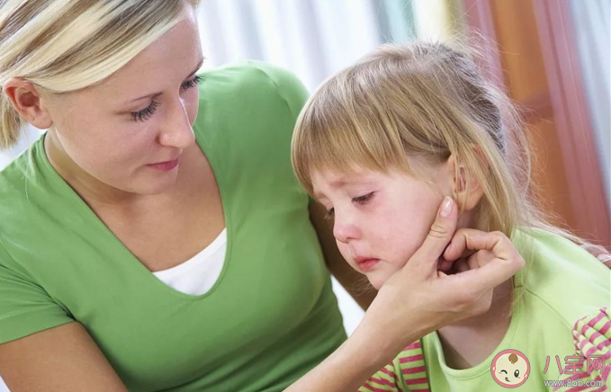 當(dāng)孩子難受哭泣應(yīng)該怎么做 怎么和孩子真正共情