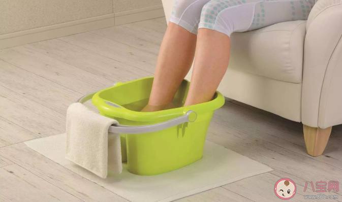 腳套塑料袋泡腳真的好嗎 泡腳有哪些禁忌不能忽略 腳套塑料袋泡腳真的好嗎 泡腳有哪些禁忌不能忽略