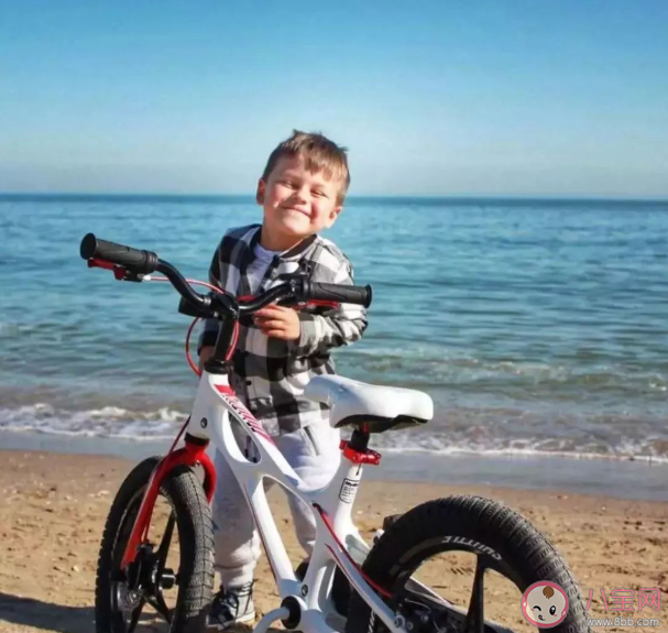 幾歲可以教孩子騎自行車 怎么快速教會(huì)孩子學(xué)會(huì)自行車