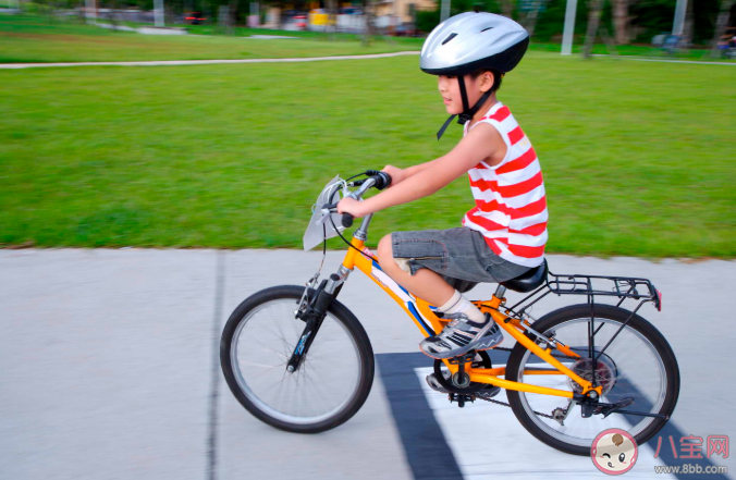 幾歲可以教孩子騎自行車 怎么快速教會(huì)孩子學(xué)會(huì)自行車