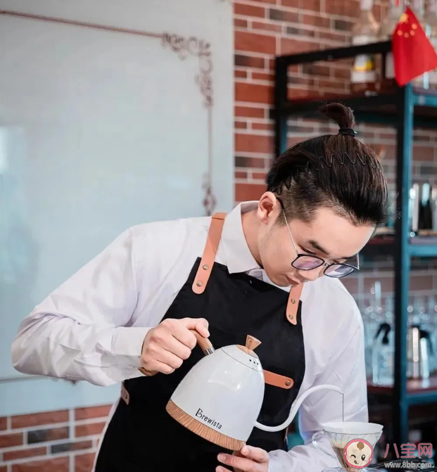 一杯奶茶是怎么制成的 調飲師工作任務是做什么 一杯奶茶是怎么制成的 調飲師工作任務是做什么