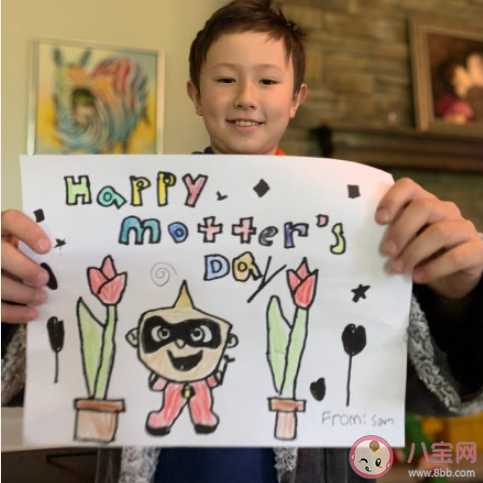 母親節(jié)兒子送禮物媽媽怎么發(fā)朋友圈 收到母親節(jié)禮物感動(dòng)說(shuō)說(shuō) 母親節(jié)兒子送禮物媽媽怎么發(fā)朋友圈 收到母親節(jié)禮物感動(dòng)說(shuō)說(shuō)