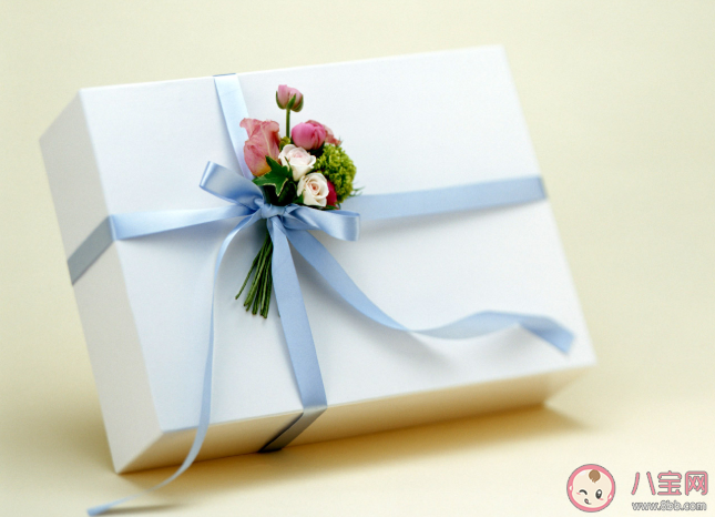 第一次約女孩見面需要送禮物嗎 第一次送女孩禮物需要注意什么 第一次約女孩見面需要送禮物嗎 第一次送女孩禮物需要注意什么
