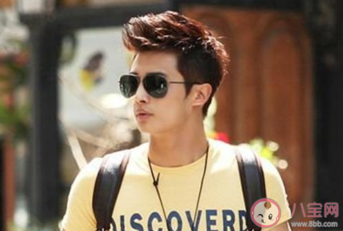 記憶里的男孩教會我怎樣愛是什么歌 《記憶里的男孩》完整歌詞在線聽歌 記憶里的男孩教會我怎樣愛是什么歌 《記憶里的男孩》完整歌詞在線聽歌