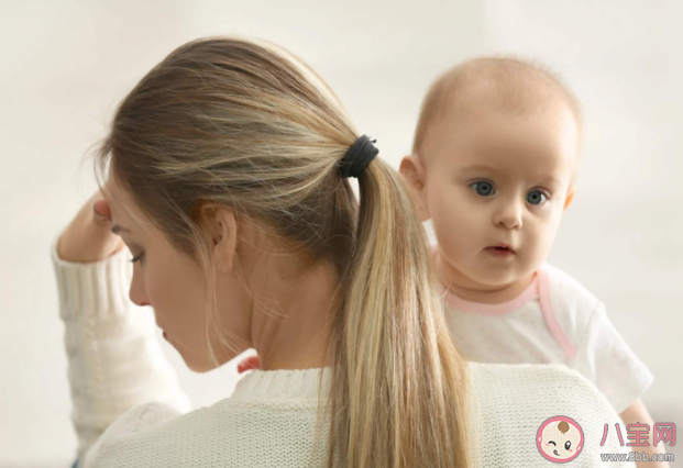 寶寶為什么一出門走路就要抱抱 出門總是要抱抱怎么辦