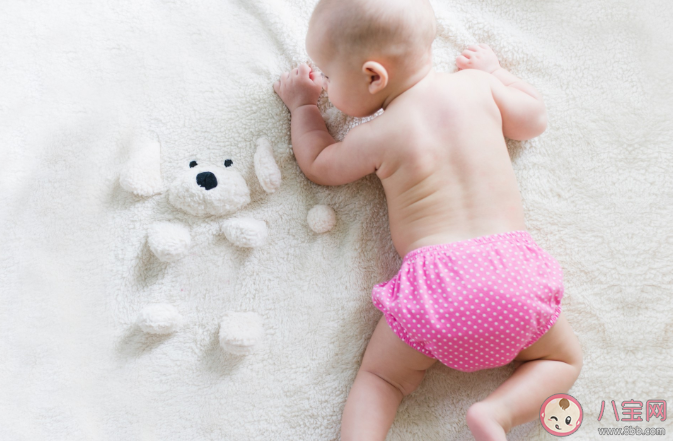 寶寶穿三角還是平角內(nèi)褲好 寶寶不適應(yīng)穿內(nèi)褲怎么辦