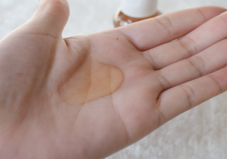 爽膚水拍一拍能讓皮膚更快吸收嗎 爽膚水正確使用方法