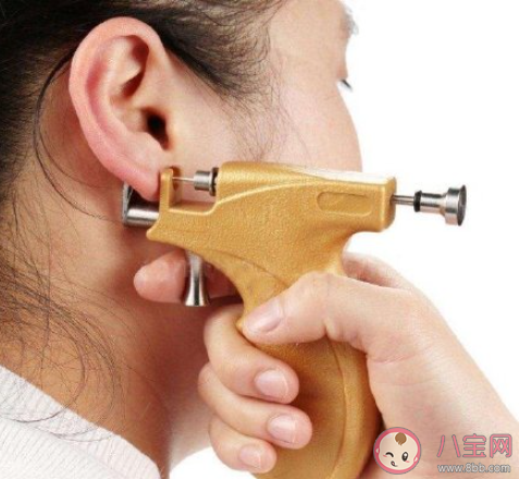 如何打耳洞才能降低風(fēng)險(xiǎn) 打耳洞后注意事項(xiàng)有哪些