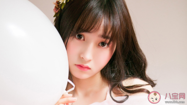 跟女生聊天不會找話題怎么辦 女生聊天中特別注重什么