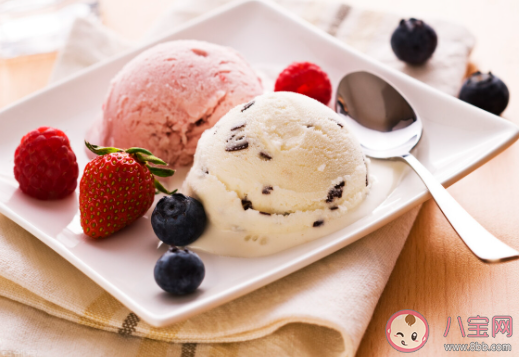 冰淇淋吃太快就頭疼是怎么回事 習慣性偏頭痛更容易冰淇淋偏頭痛嗎 冰淇淋吃太快就頭疼是怎么回事 習慣性偏頭痛更容易冰淇淋偏頭痛嗎