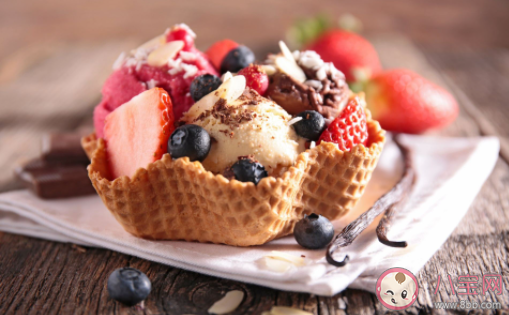 怎么預(yù)防吃冰淇淋頭痛 夏天怎么健康吃冷飲 怎么預(yù)防吃冰淇淋頭痛 夏天怎么健康吃冷飲