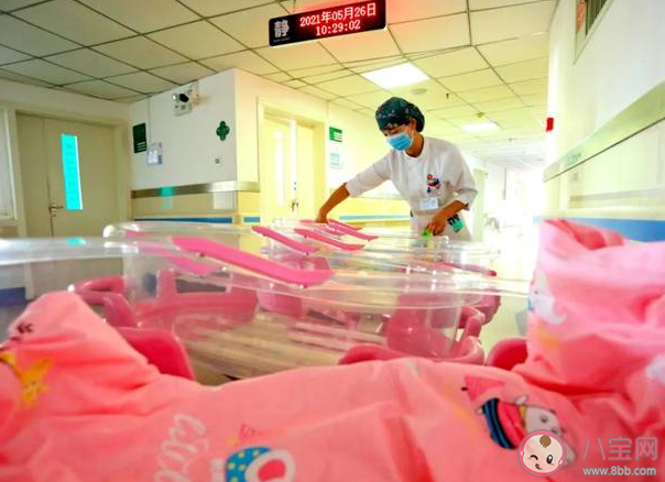 實施三孩生育政策會產生怎樣的影響 三孩生育政策能提高生育率嗎