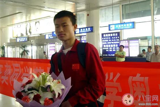 北大數(shù)學(xué)大神為何走哪都拎礦泉水 天才韋東奕有多厲害