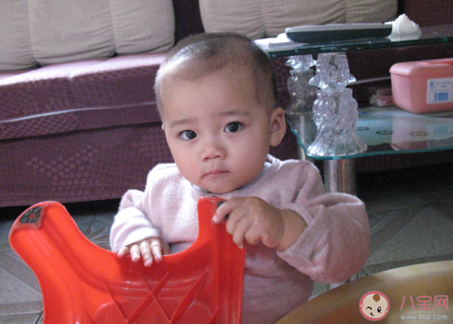 寶寶喜歡把東西放嘴里是不是壞習慣 寶寶愛拿東西放嘴里怎么辦