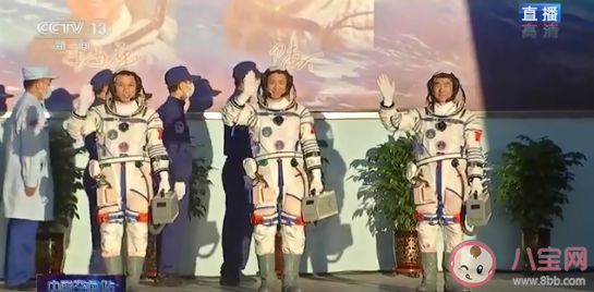 航天員拎著的小箱子是什么東西 三位航天員都帶了哪些私人物品 航天員拎著的小箱子是什么東西 三位航天員都帶了哪些私人物品