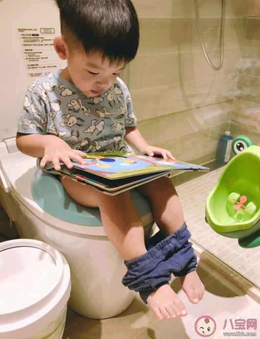 孩子內褲經常濕一片正常嗎 孩子喜歡憋尿該怎么引導