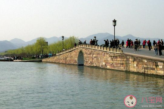 想看傳說(shuō)中許仙和白娘子結(jié)緣的斷橋應(yīng)該去哪 螞蟻莊園小課堂6月29日答案 想看傳說(shuō)中許仙和白娘子結(jié)緣的斷橋應(yīng)該去哪 螞蟻莊園小課堂6月29日答案