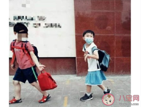 父親同意兒子穿裙子會影響性別教育嗎 如何給孩子做性別教育