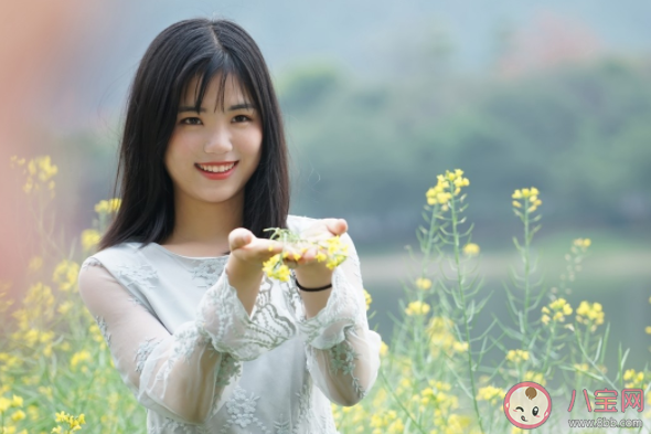 愛笑的女孩運氣一定不會太差嗎 愛笑和運氣有什么關系 愛笑的女孩運氣一定不會太差嗎 愛笑和運氣有什么關系