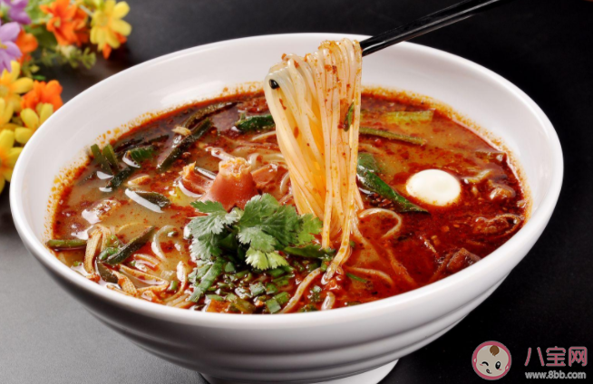 過橋米線和酸辣米線哪道美食是云南的特色小吃 螞蟻莊園7月13日正確答案