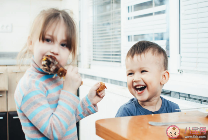 孩子的分享意識多大開始建立 正確讓孩子分享的方法是什么