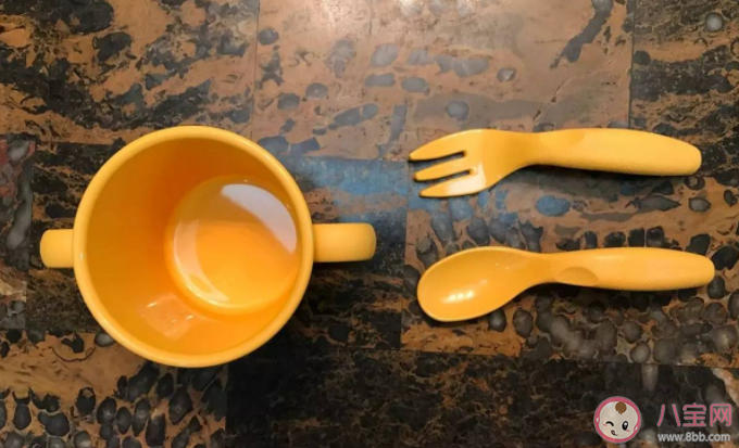 寶寶多大能用勺子吃飯 怎么訓練孩子用勺子吃飯