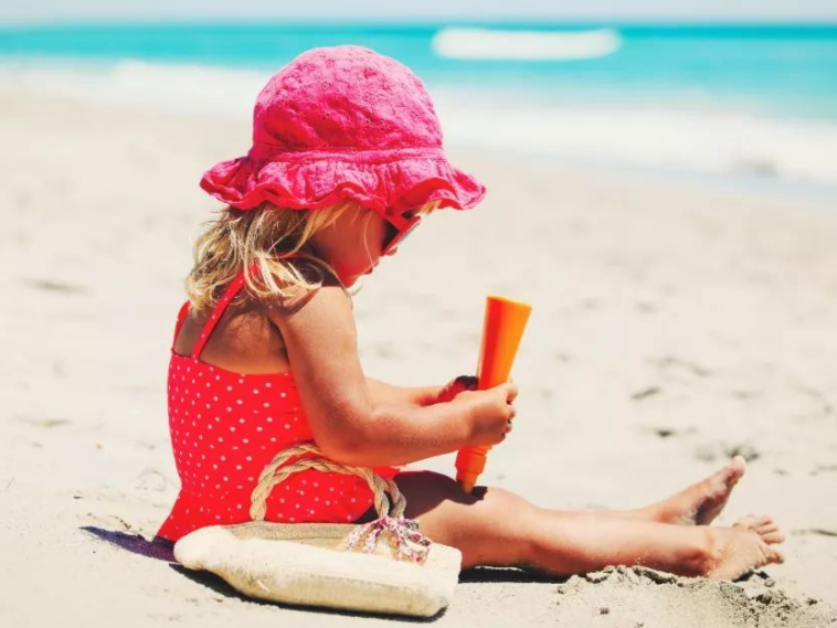 6個月以上嬰幼兒可使用兒童防曬霜 嬰兒防曬霜該怎么選