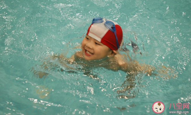 為什么游泳時嘴唇會發紫 夏季孩子如何安全游泳