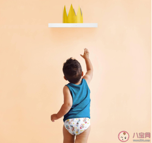 可以跳過訓練褲直接穿小內褲 寶寶如廁年齡內褲怎么買