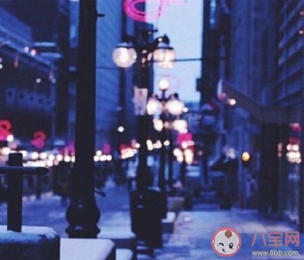 心情很低落的朋友圈說說句子 心情不好很傷心的文案說說