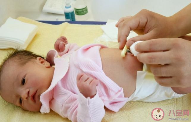 臍帶殘根沒有脫落可以給寶寶洗盆浴嗎 臍帶沒有脫落怎么洗澡