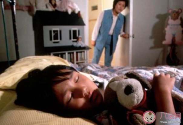 孩子一出生就要分床睡嗎 孩子分房睡如何順利執(zhí)行