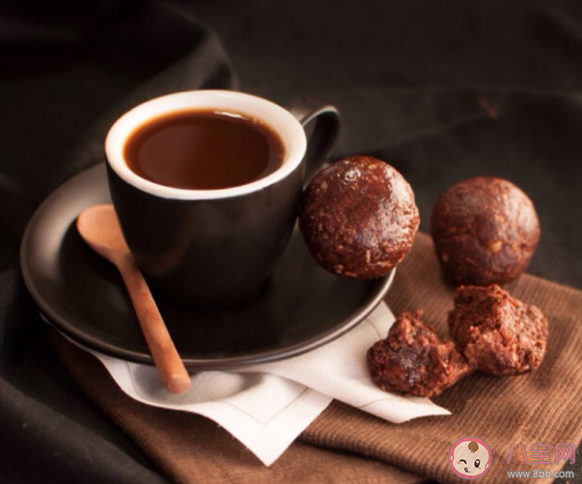 咖啡喝多了會骨質(zhì)疏松嗎 喝咖啡有什么需要注意的