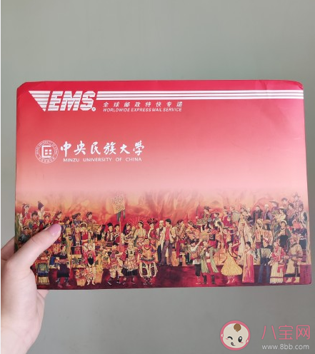 收到大學(xué)錄取通知書發(fā)朋友圈句子 曬大學(xué)錄取通知書的配圖說說句子